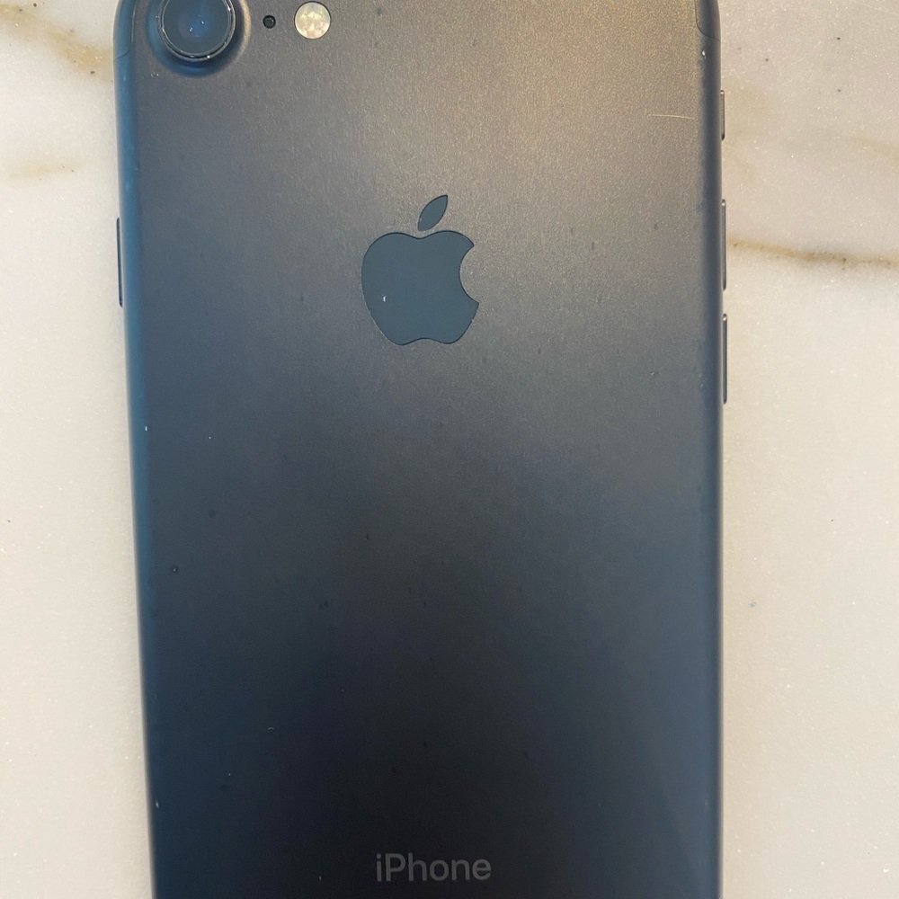 iPhone 7 - Picture 2 of 3